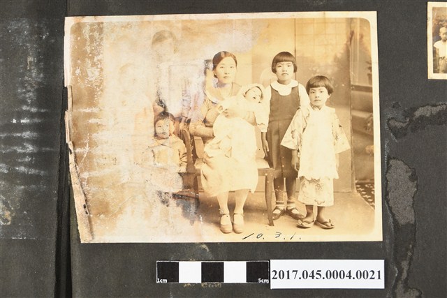 林桂興弟媳陳展紅妹和小孩7人合照 (共2張)