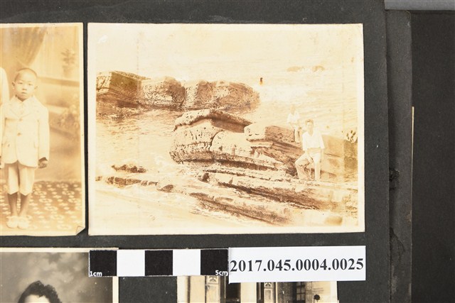 陳有生與林武二海邊合照 (共2張)