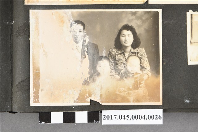 林桂興長女林秀菊全家福 (共2張)