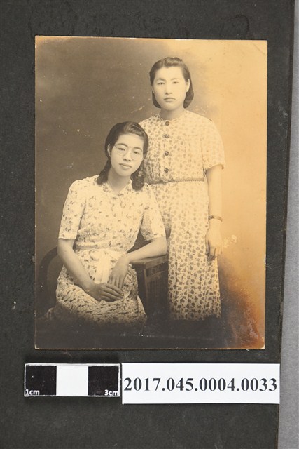 林桂興長女林秀菊和友人2人合照 (共2張)