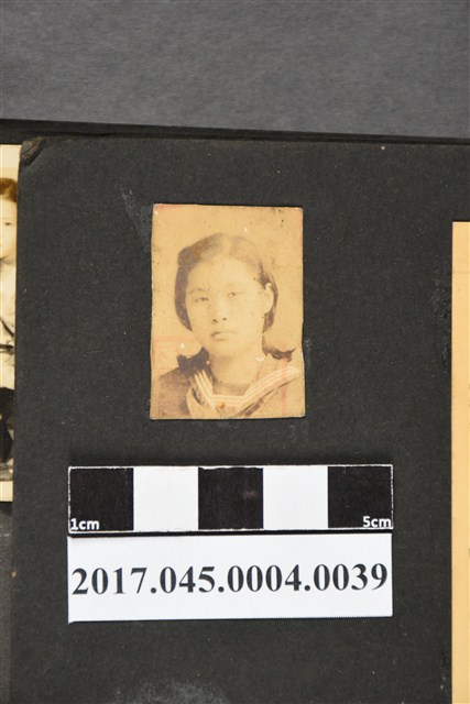 林桂興長女林秀菊學生時期獨照 (共2張)