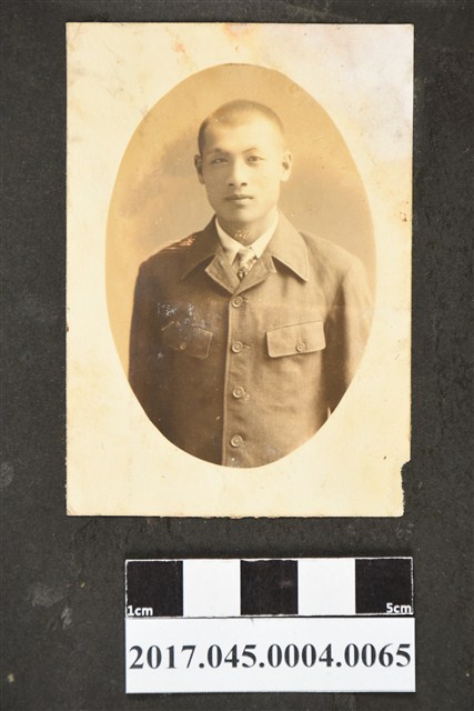 林桂興長男林修文青年時期獨照 (共2張)