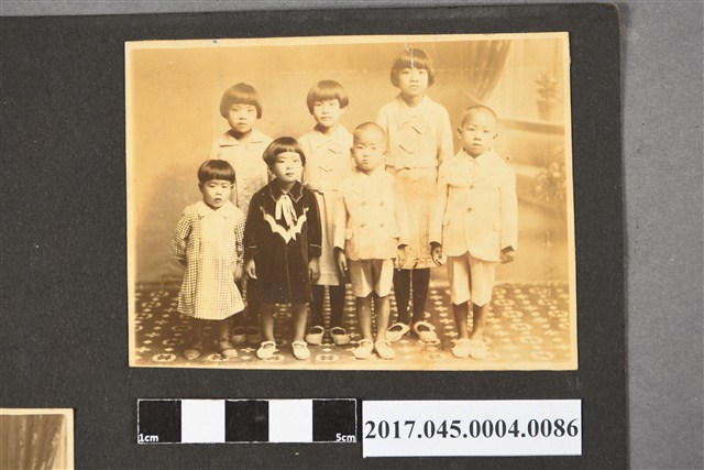 林桂興兒姪輩7孩童合照 (共2張)