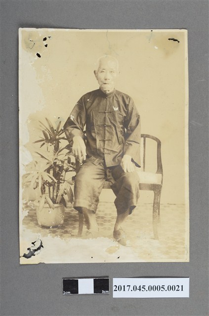 林桂興父林成添獨照 (共2張)