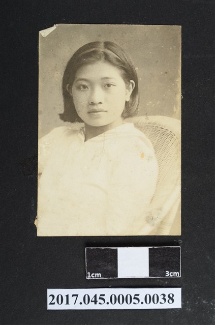 林桂興姪女林冬妹青年時期獨照 (共2張)