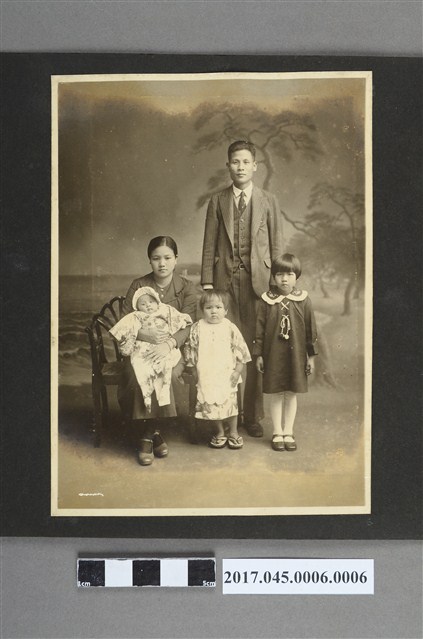 林桂興妻李金釵結拜姊妹全家福 (共2張)