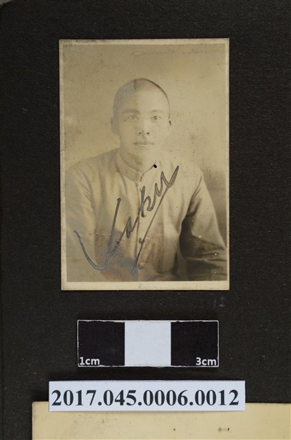 臺北二中學生獨照 (共2張)