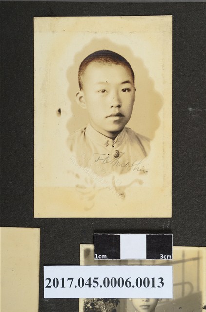 臺北二中學生獨照 (共2張)