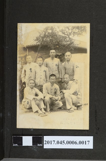 臺北二中學生7人合照 (共2張)