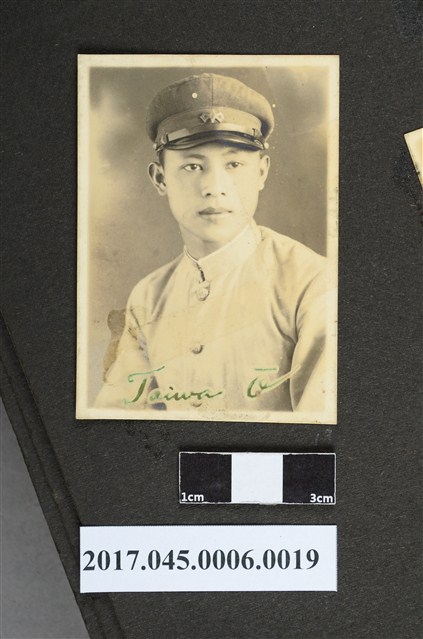 臺北二中學生獨照 (共2張)