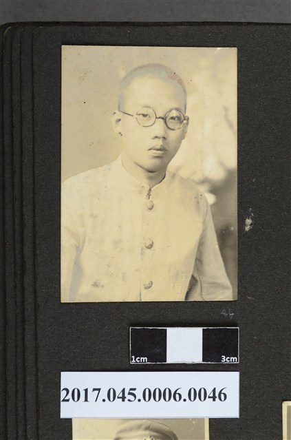 臺北二中學生獨照 (共2張)