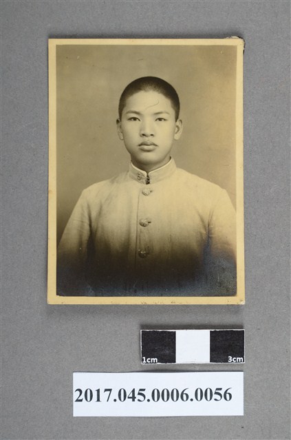 臺北二中學生獨照 (共2張)