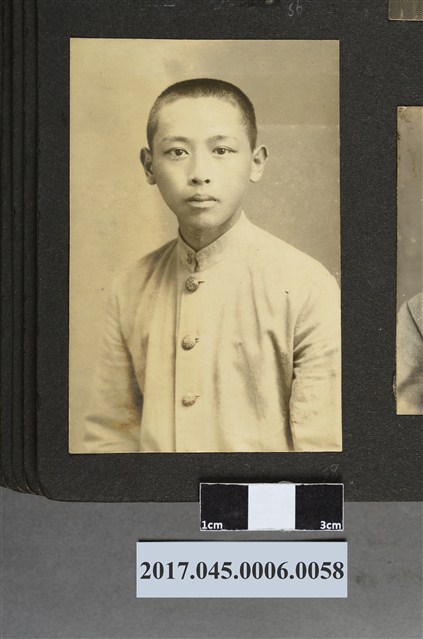 臺北二中學生獨照 (共2張)