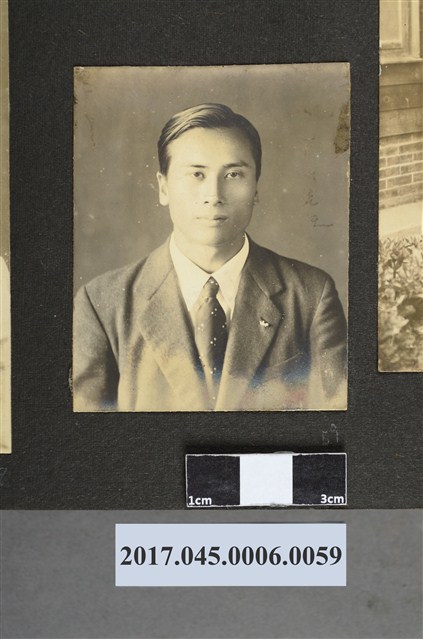 臺北二中老師獨照 (共2張)