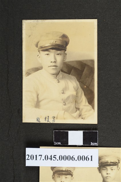 臺北二中學生獨照 (共2張)