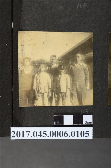 林桂興姪子林夏石5人合照 (共2張)