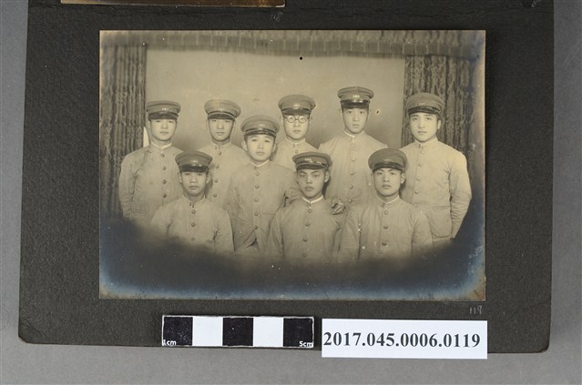 林桂興長男林修文和臺北二中同學9人合照 (共2張)