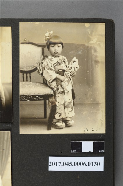 林桂興姪女林嫦娥孩童時期獨照 (共2張)