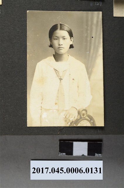 林桂興長女林秀菊學生時期獨照 (共2張)