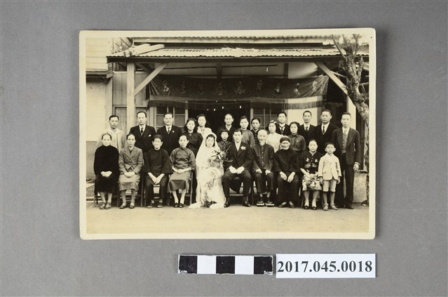 林桂興長男林修文結婚家族大合照 (共2張)