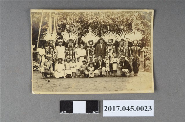 林桂興一家和荳蘭社頭目合照 (共2張)