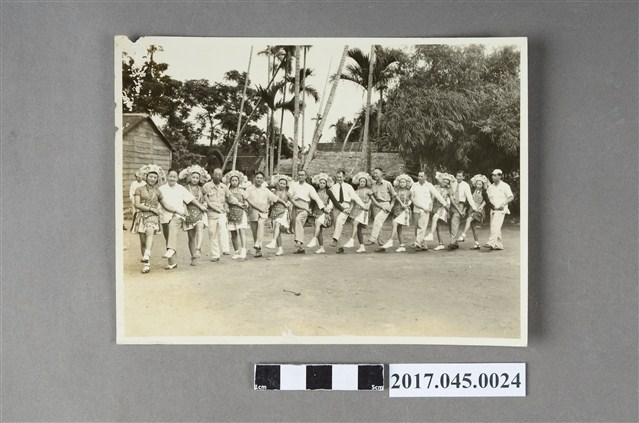 林桂興長子林修文旅遊照 (共2張)