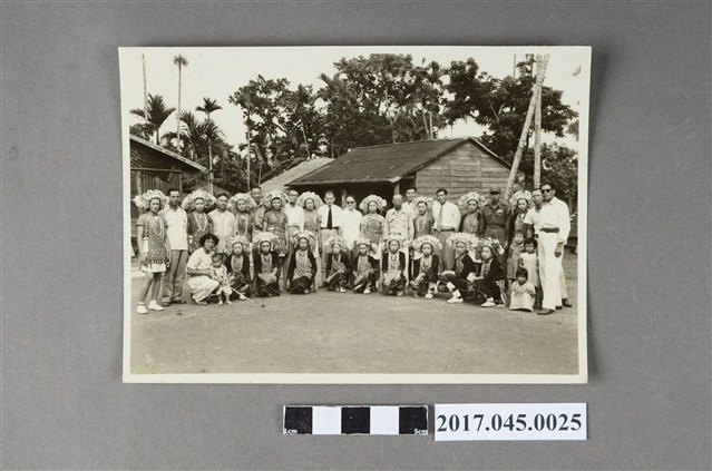 林桂興長子林修文旅遊照 (共2張)