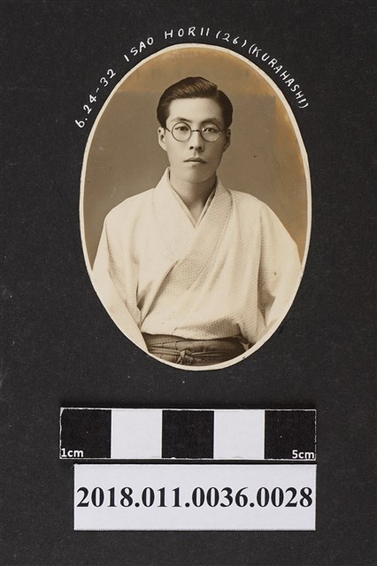 男子獨照 (共2張)