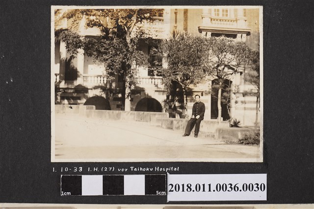 男子獨照 (共2張)