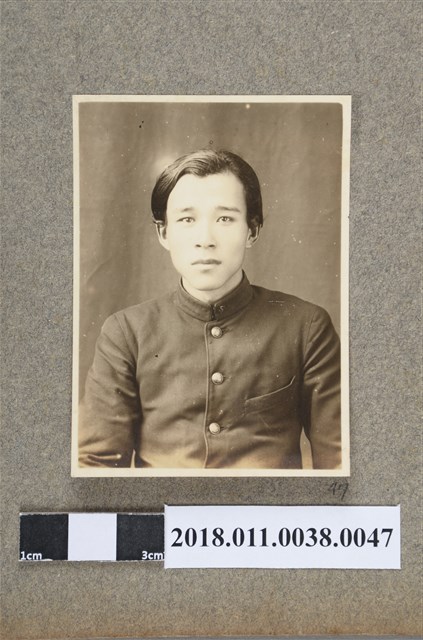 男子獨照 (共2張)