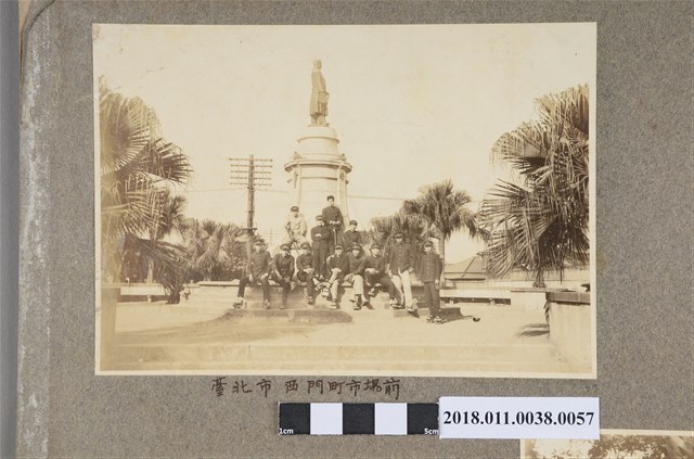 臺北市西門町市場前 (共2張)