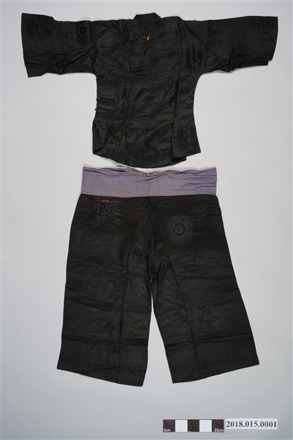 黑綢地團花緹花大襟女衫及合襠褲 (共2張)