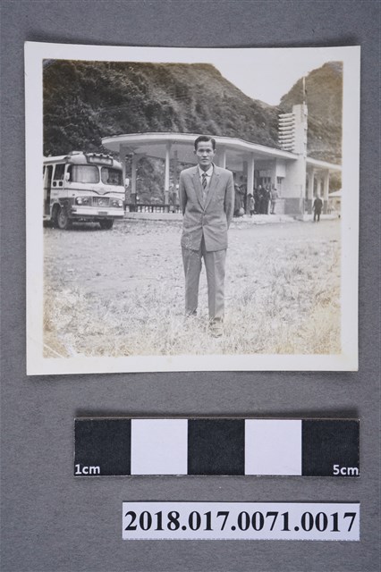 某男於天祥車站 (共3張)