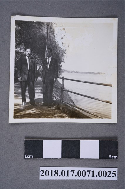 王木春與同事於澄清湖 (共3張)