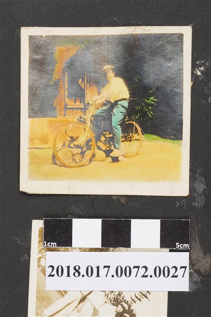 騎腳踏車男子 (共2張)