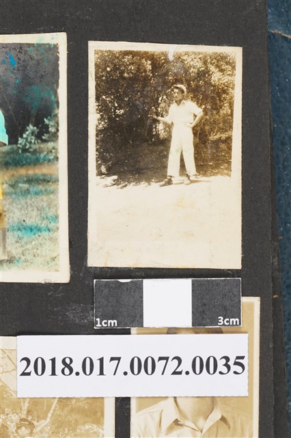 男子獨照 (共2張)