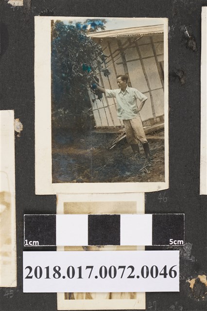 男子獨照 (共2張)