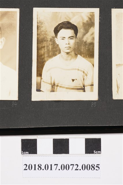 青年男子 (共2張)