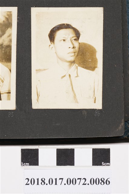 青年男子 (共2張)