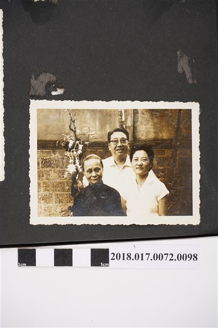 林陳葱與三子林坤茂夫妻 (共2張)