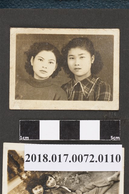 二青年女子 (共2張)