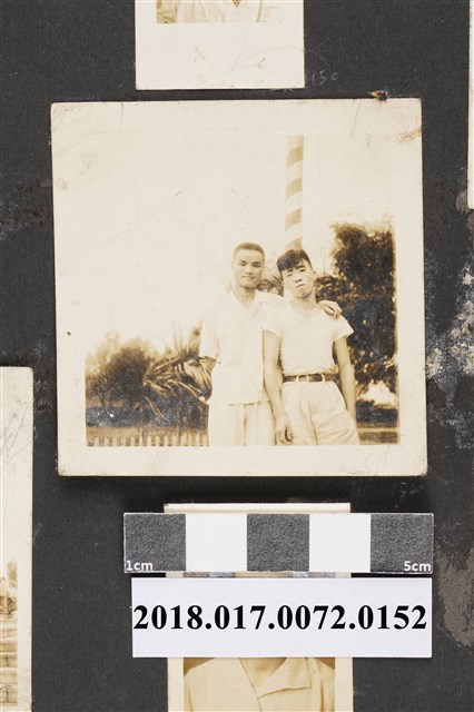 二名青年男子 (共2張)