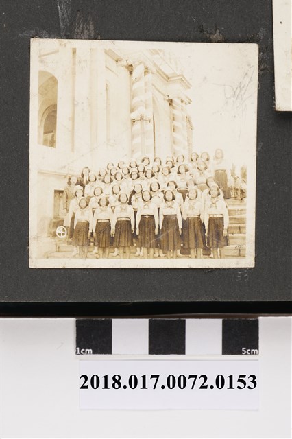 女學生團體照 (共2張)