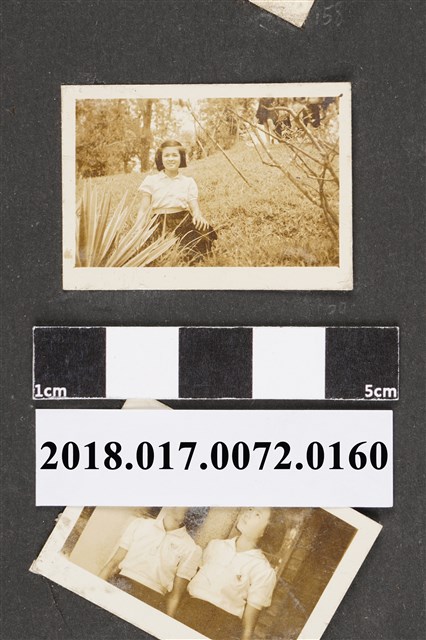 國中女學生 (共2張)