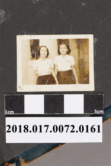 林何賽秋與國中同學 (共2張)