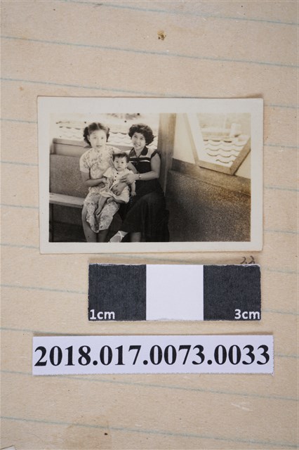 林何賽秋與商林淑美等三人於半天岩紫雲寺 (共2張)