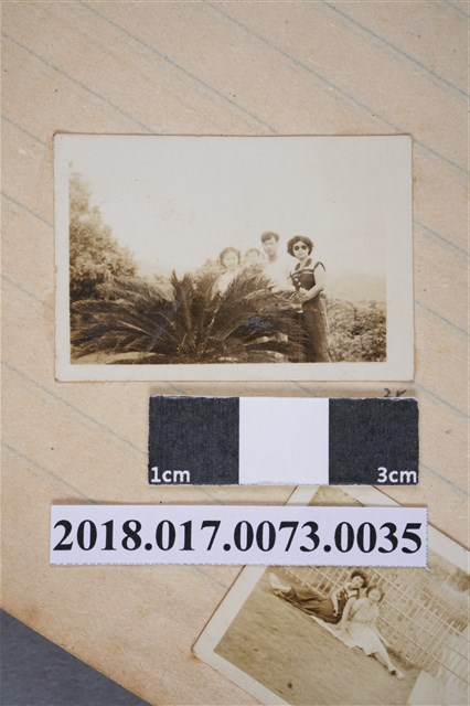 林坤佐與林何賽秋等四人於半天岩紫雲寺 (共2張)