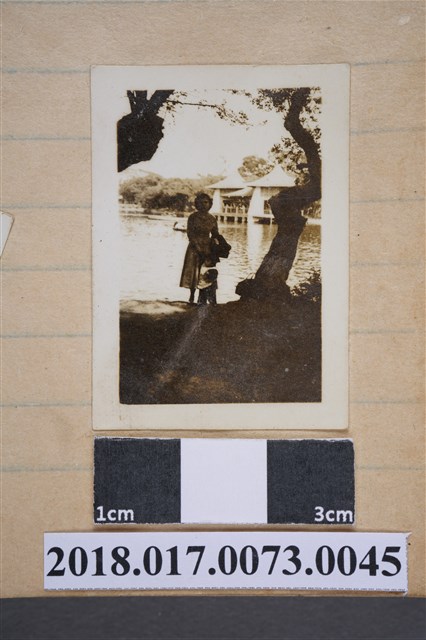 林何賽秋與林夙芬於臺中公園 (共2張)