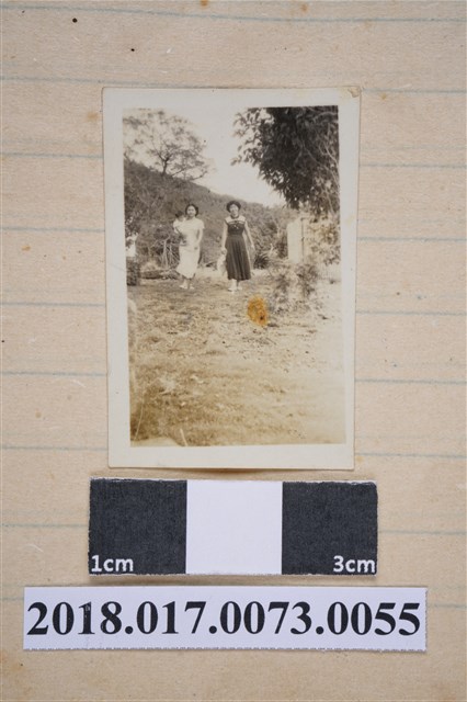 林何賽秋與商林淑美等三人於半天岩紫雲寺 (共2張)