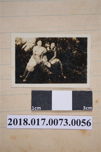 林何賽秋與商林淑美等三人於半天岩紫雲寺 (共2張)